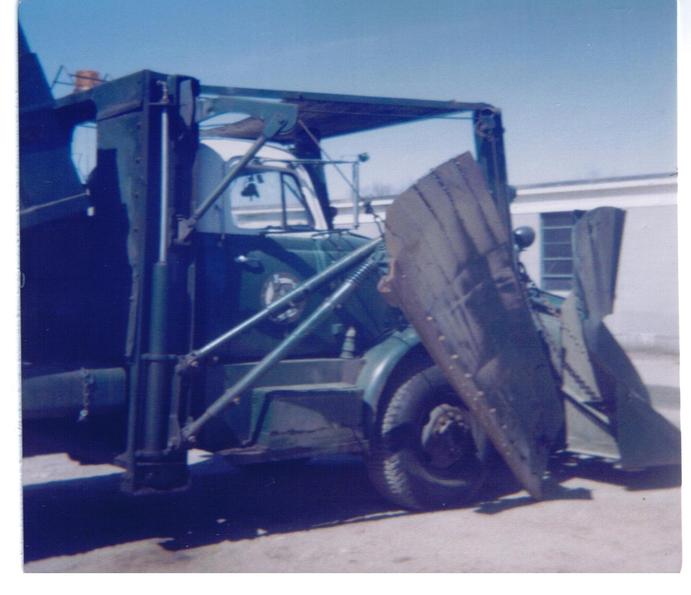 http://www.badgoat.net/Old Snow Plow Equipment/Truck Collections/Town of Springfield Trucks/Town of Springfield/GW691H595-4.jpg